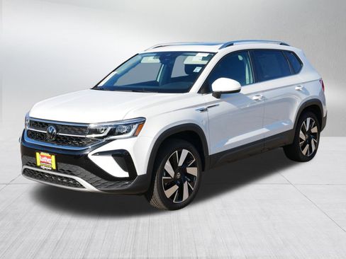 Used 2024 Volkswagen Taos SEL image 3