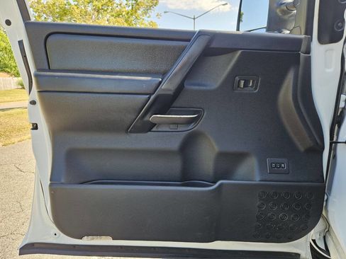 Used 2012 Nissan Titan SL w/ SL Technology Pkg AWD/4WD image 13