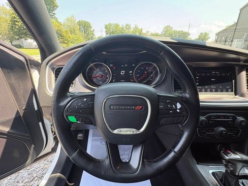 Used 2019 Dodge Charger SXT RWD image 12