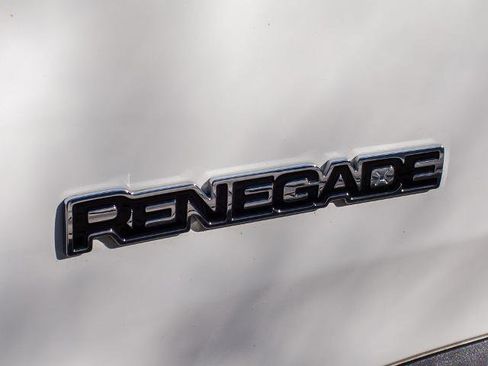 Used 2023 Jeep Renegade Latitude w/ Premium Group image 10