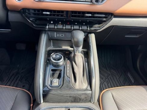 Used 2024 GMC Canyon AT4 w/ AT4 Premium Package AWD/4WD image 15