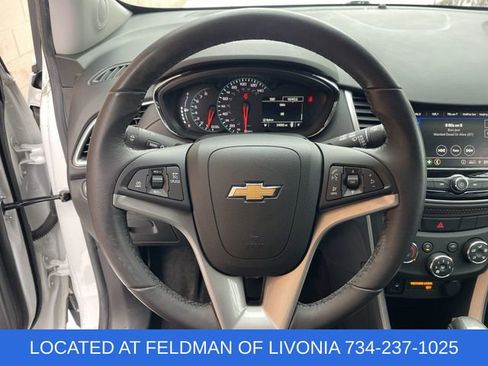 Certified 2022 Chevrolet Trax LT w/ LT Convenience Package image 11