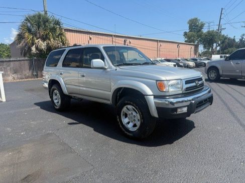 Used 2000 Toyota 4Runner SR5 AWD/4WD image 4