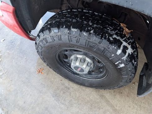 Used 2005 GMC Sierra 2500 SLE w/ Skid Plate Package image 6