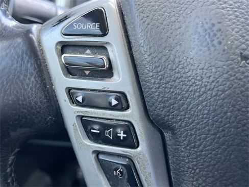 Used 2019 Nissan Titan SV w/ SV Convenience Package image 26