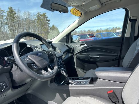 Used 2019 Ford Escape SE image 12