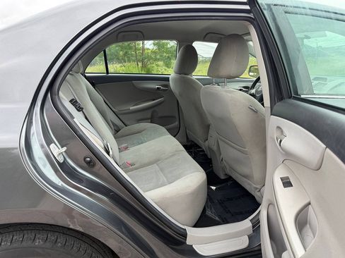 Used 2013 Toyota Corolla LE FWD image 16