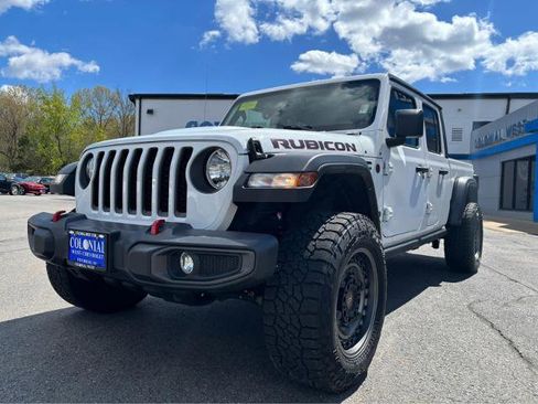 Used 2022 Jeep Gladiator Rubicon w/ Cold Weather Group AWD/4WD image 2