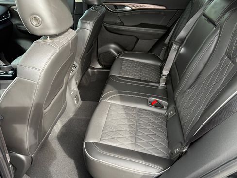 Used 2023 Buick Envision Avenir image 16