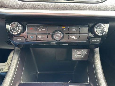 Certified 2025 Jeep Compass Latitude AWD/4WD image 17