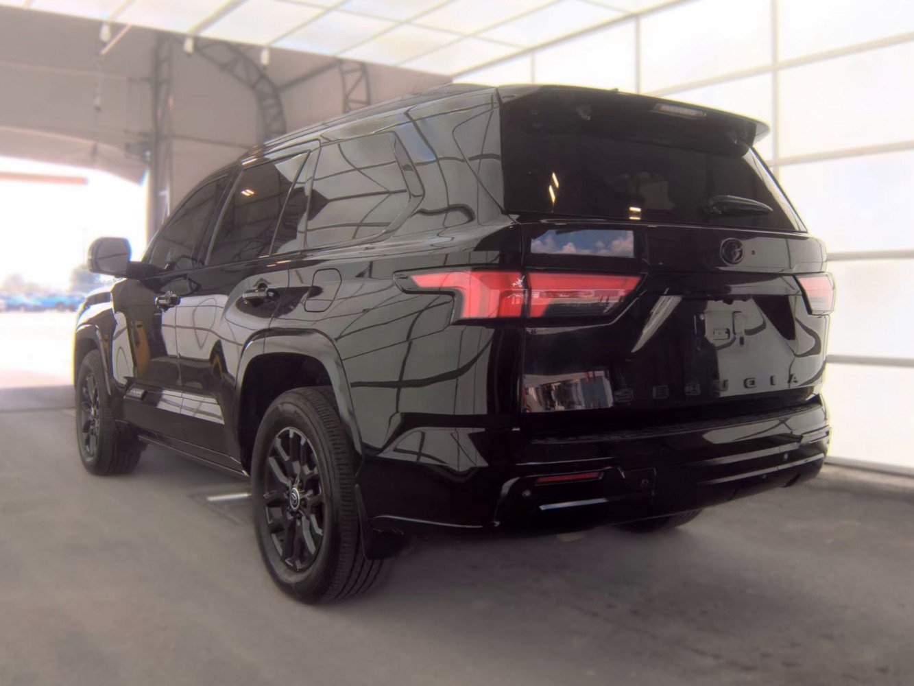 Used 2024 Toyota Sequoia Platinum AWD/4WD image 6