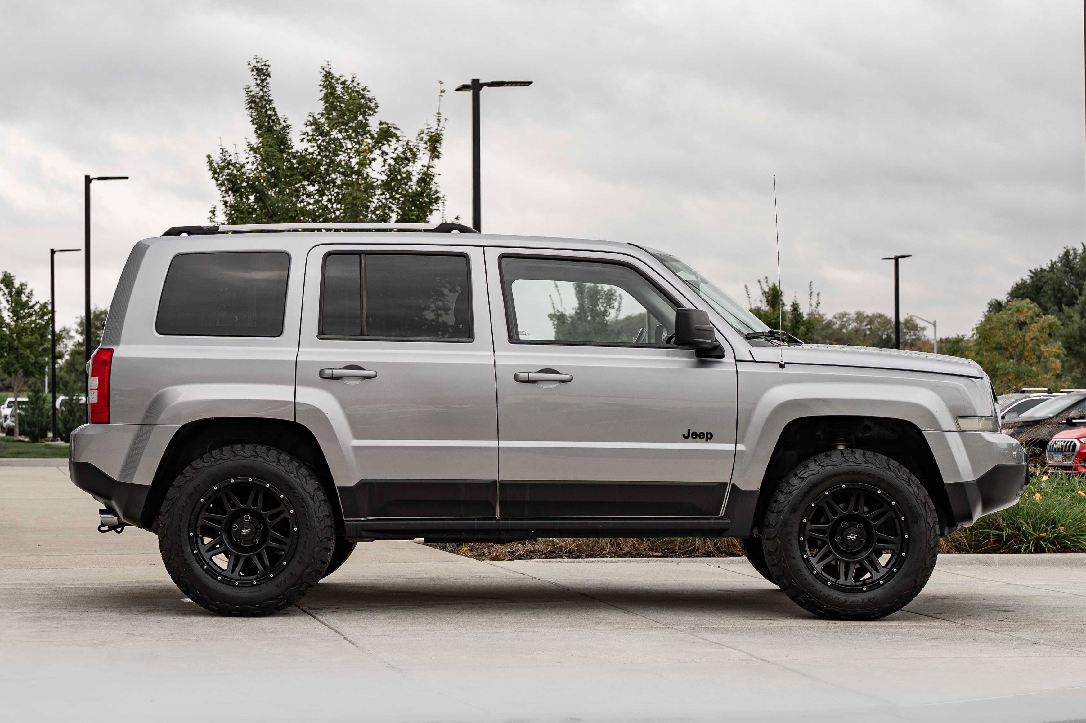 Used 2017 Jeep Patriot High Altitude AWD/4WD image 3
