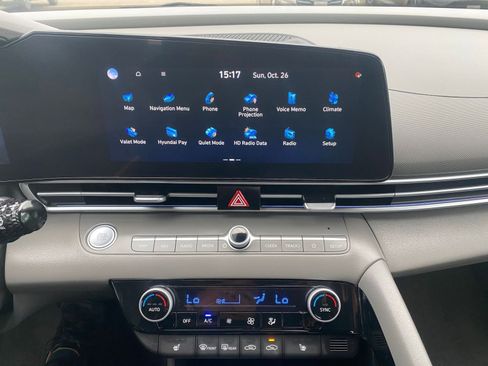 Used 2025 Hyundai Elantra SEL image 18