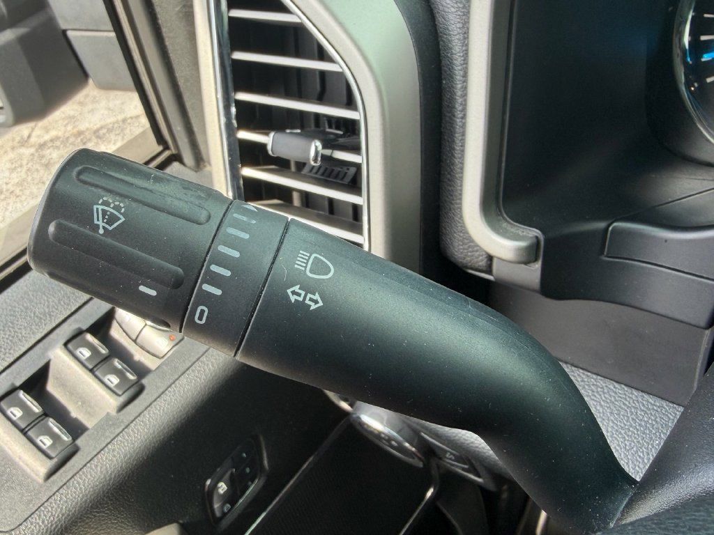 Used 2015 Ford F150 Lariat AWD/4WD image 31