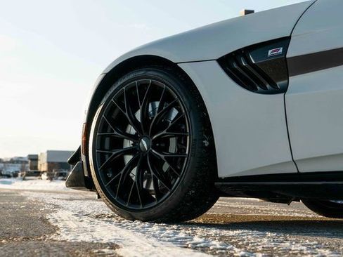 Used 2022 Aston Martin V8 Vantage Coupe image 37