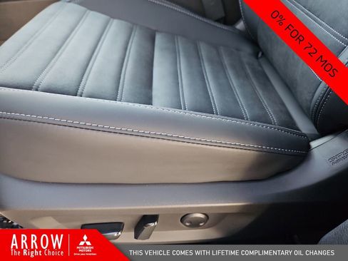 New 2025 Mitsubishi Outlander SE image 23