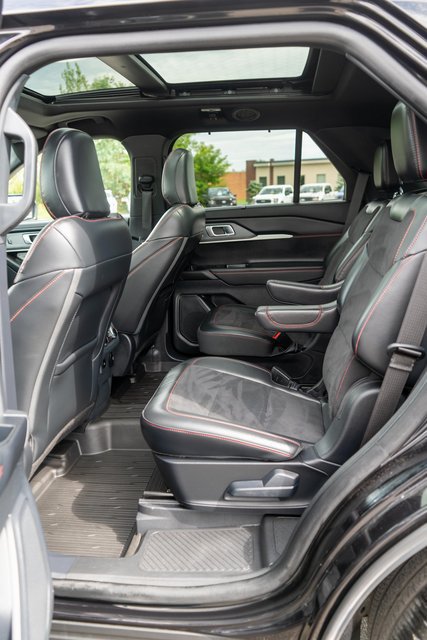 Certified 2025 Ford Explorer ST AWD/4WD image 11