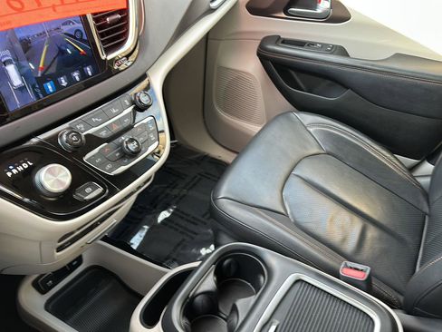 Used 2017 Chrysler Pacifica Touring-L Plus w/ Advanced Safetytec Group image 34