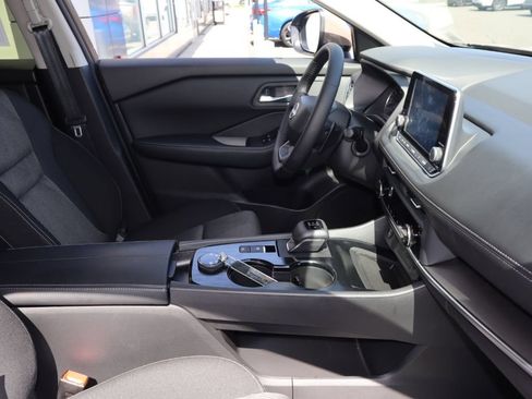 Certified 2025 Nissan Rogue SV AWD/4WD image 24