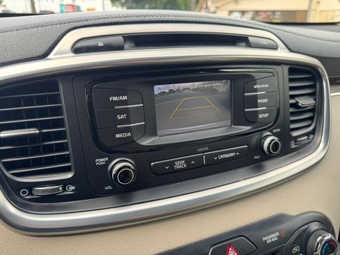 Used 2016 Kia Sorento EX FWD image 21