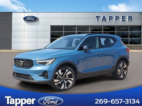 Used 2023 Volvo XC40 B5 Plus w/ Driver Assist Package AWD/4WD image 1