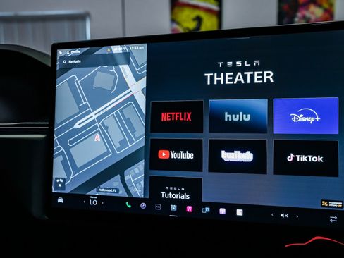 Used 2022 Tesla Model X Plaid image 83