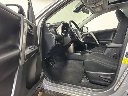 Used 2017 Toyota RAV4 XLE AWD/4WD image 2