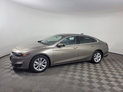 Used 2020 Chevrolet Malibu LT FWD image 2