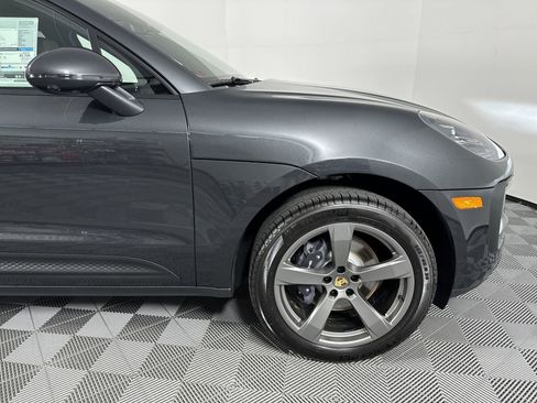 Certified 2025 Porsche Macan image 12
