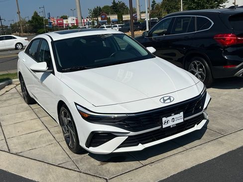 Certified 2025 Hyundai Elantra SEL FWD image 7