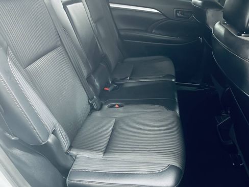 Used 2017 Toyota Highlander Plus FWD image 26