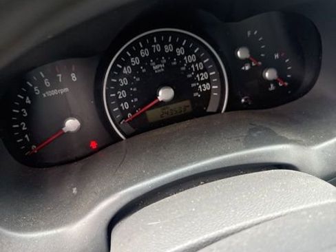 Used 2008 Kia Sedona LX image 16