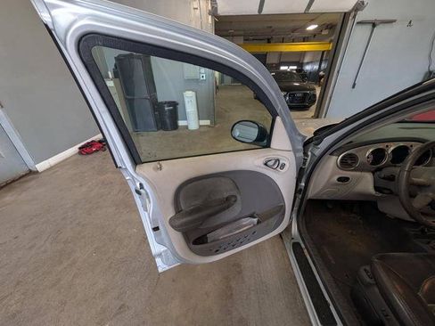 Used 2001 Chrysler PT Cruiser FWD image 22