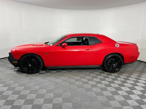 Used 2014 Dodge Challenger R/T RWD image 2