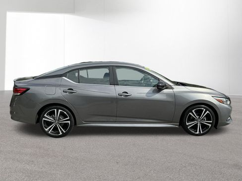 Used 2022 Nissan Sentra SR w/ Trunk Package FWD image 2