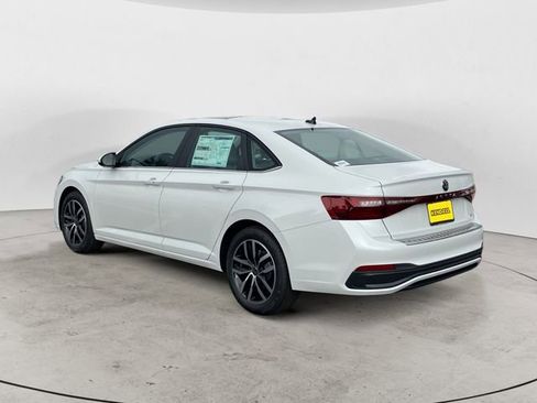 New 2025 Volkswagen Jetta SE FWD image 4