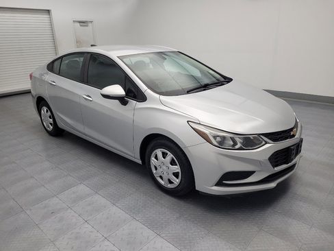 Used 2018 Chevrolet Cruze LS FWD image 11