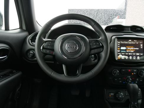 Used 2022 Jeep Renegade Altitude image 18