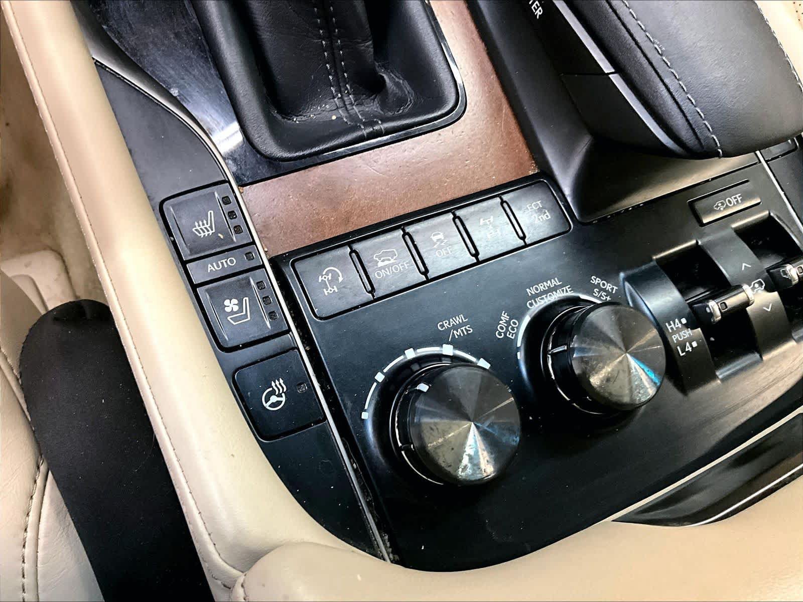Used 2019 Lexus LX 570 4WD w/ Luxury Package image 40