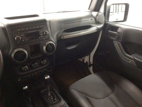 Used 2016 Jeep Wrangler Unlimited Sport w/ Connectivity Group AWD/4WD image 28