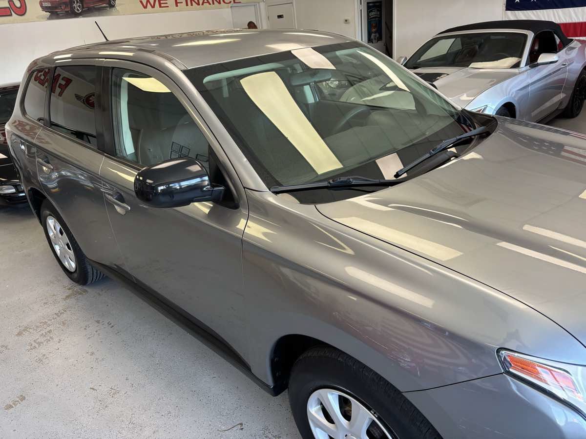 Used 2014 Mitsubishi Outlander ES FWD image 4