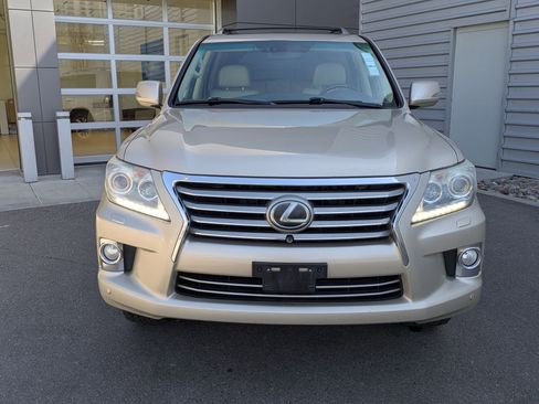 Used 2013 Lexus LX 570 4WD w/ Luxury Pkg w/Pre-crash image 9