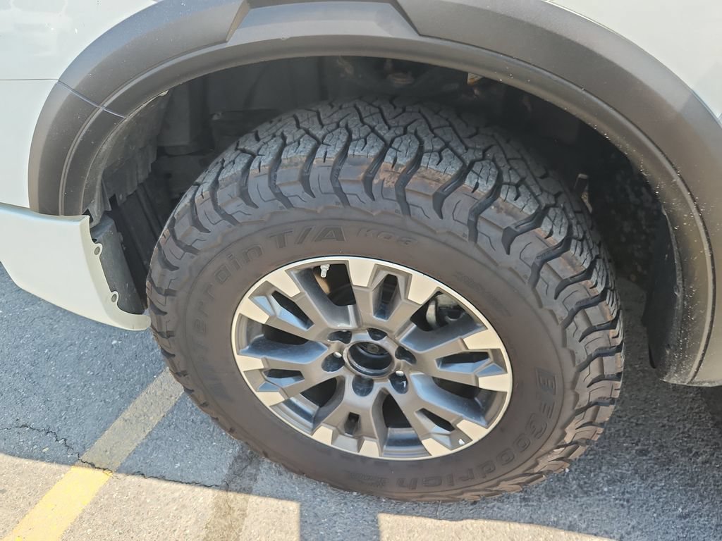 Used 2021 Nissan Titan PRO-4X w/ Pro-4x Utility Package AWD/4WD image 18