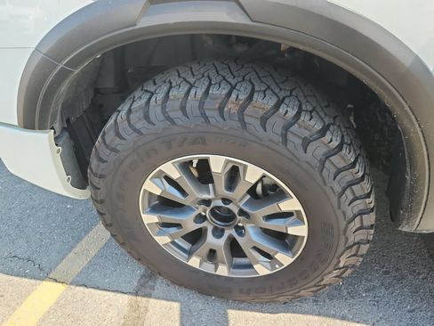 Used 2021 Nissan Titan PRO-4X w/ Pro-4x Utility Package AWD/4WD image 18