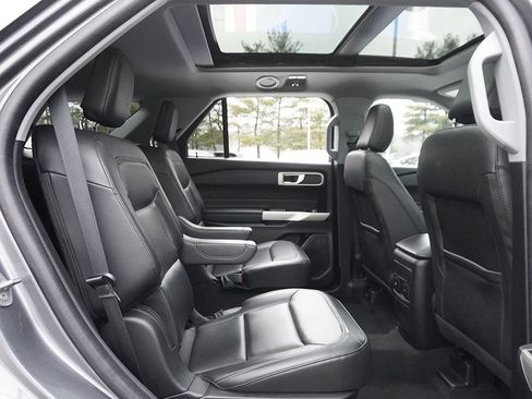 Used 2022 Ford Explorer XLT w/ Equipment Group 202A image 40