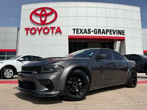 Used 2022 Dodge Charger SXT image 2