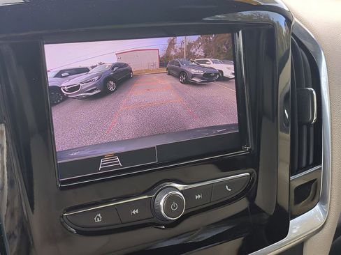 Used 2023 Chevrolet Traverse LS FWD image 17