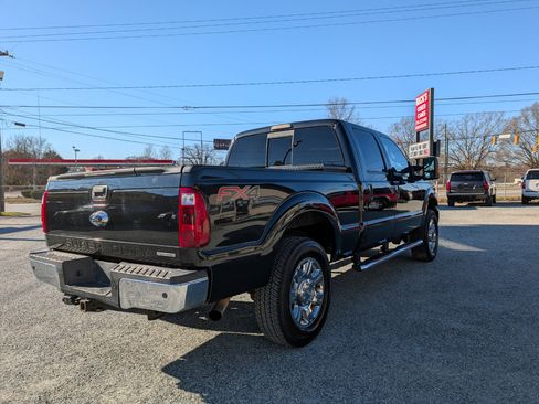 Used 2015 Ford F250 Lariat w/ Lariat Interior Package image 7