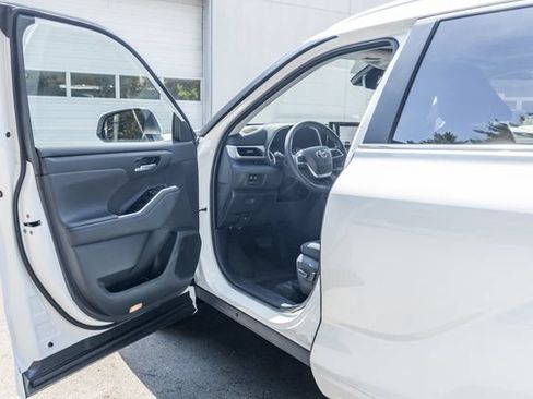 Used 2026 Toyota Highlander XLE AWD/4WD image 26