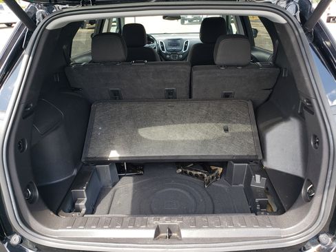 Used 2022 Chevrolet Equinox LT w/ Driver Convenience Package image 11